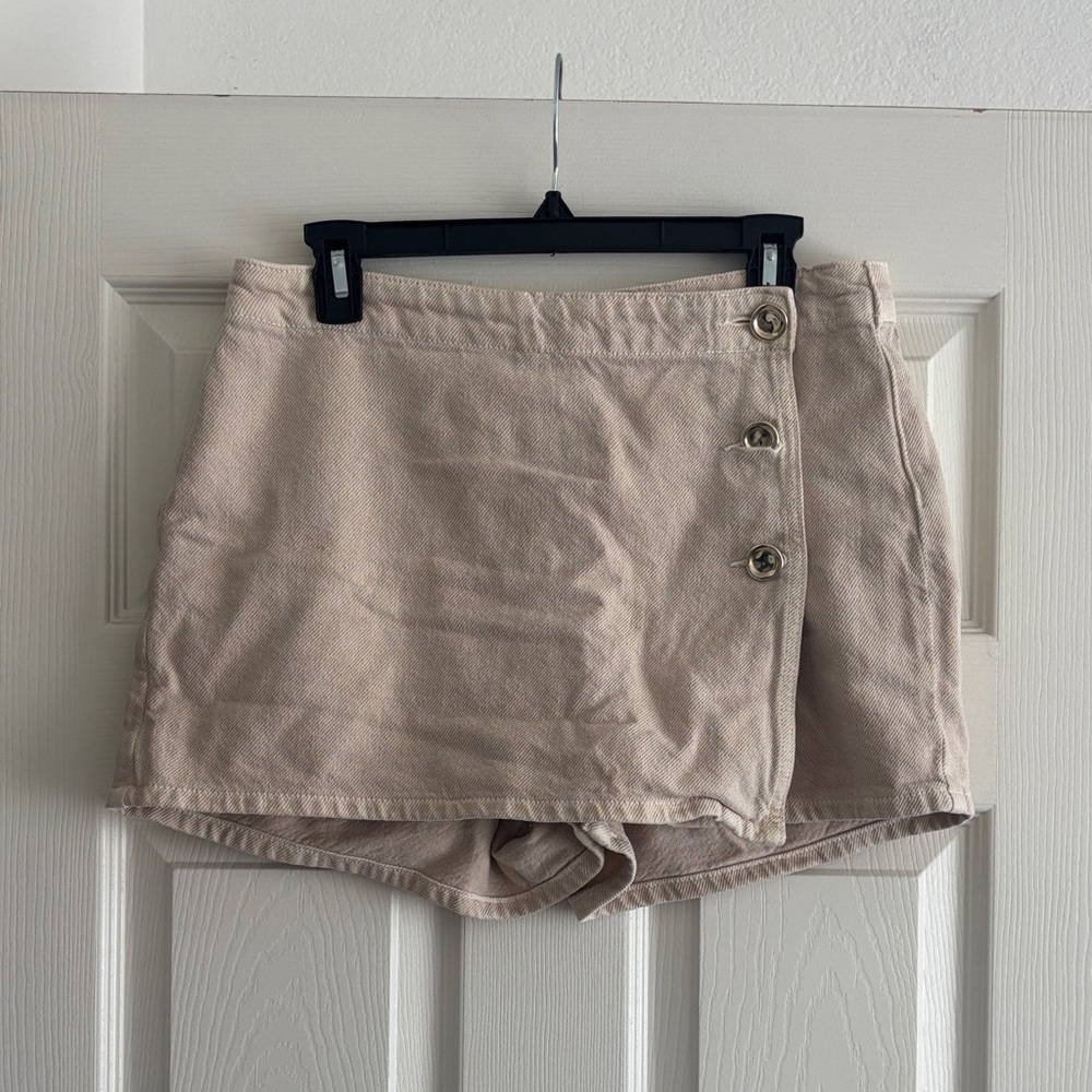 Zara Neutral Beige Button-Accent Women’s Skort